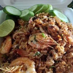 ข้าวผัดต้มยำทะเลรวม