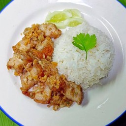 หมูกรอบทอดกระเทียมราดข้าว