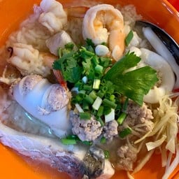 ข้าวต้มถ้วยส้ม&สถานีหมูกรอบ