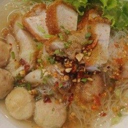 ก๋วยเตี๋ยวหมูกรอบน้ำใสกรุณาระบุเส้น