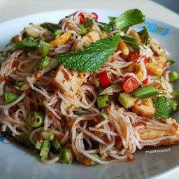 ยำขนมจีน