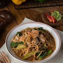 Fried Yellow Noodle Squid or Shrimp
