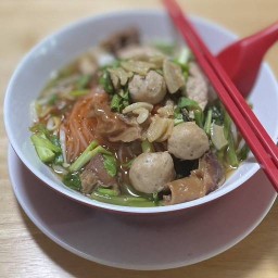 เพชร ก๋วยเตี๋ยวหมูตุ๋น