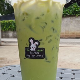 ชาเขียวเย็น ( มีการชงไว้ รสชาติจะได้ตามทางร้านทำ )