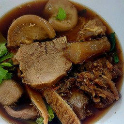 เกาเหลาเนื้อรวม (混合牛肉湯)