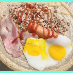ไข่+หมูสับ+เบค่อน+ไส้กรอก