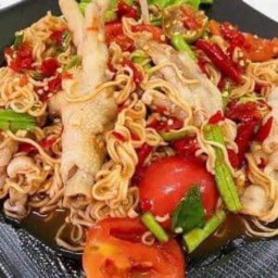 ตำมาม่าเล็บมือนาง