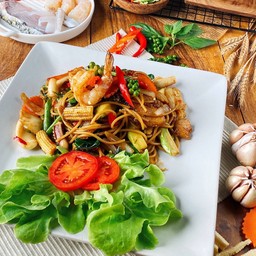 Spaghetti - Penne Seafood with Spicy Thai Herb
