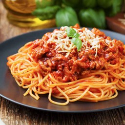 สปาเกตตี้หมูสับผัดซอสมะเขือเทศ