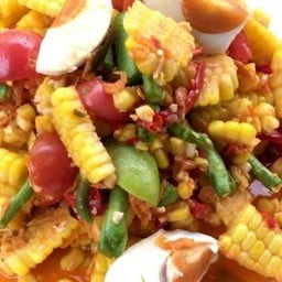 ตำข้าวโพดไข่เต็ม
