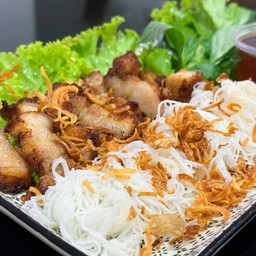 เส้นหมี่หมูย่าง