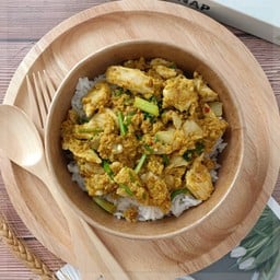 ผัดผงกะหรี่ (ราดข้าว)