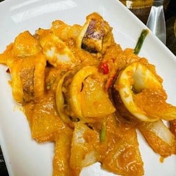 ปลาหมึกผัดไข่เค็ม