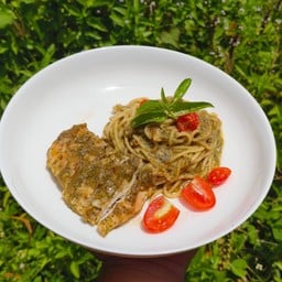 สปาเก็ตตี้ซอสเพสโต้ไก่