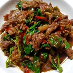 ข้าวกะเพราเนื้อ