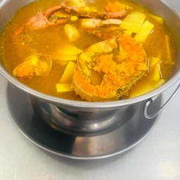 แกงส้มใต้หมึกไข่ยอดมะพร้าว