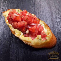 ขนมปังหน้ามะเขือเทศชีส