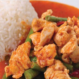 ไก่ผัดพริกแกง