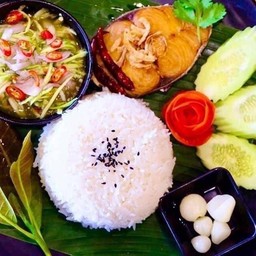 ข้าวยำหน้าบั้ง(ปลาอินทรีย์แดดเดียว)