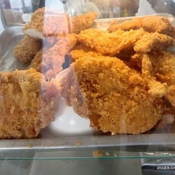 ข้าวมันไก่ตอนศรีโสธร ตลาดนัดวัดทุ่งเศรษฐี