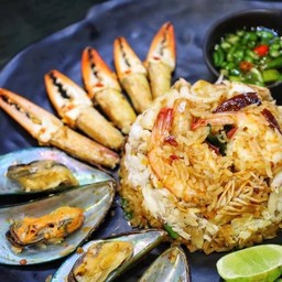 ข้าวผัดต้มยำยกทะเล