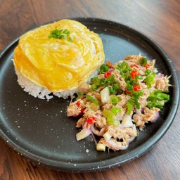 ข้าวไข่ข้นยำทูน่าจัดจ้านในย่านนนท์