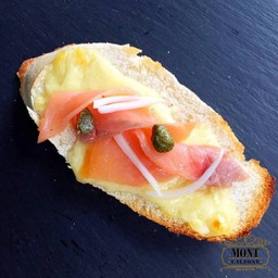 ขนมปังหน้าสโมคแซลมอน