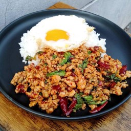 พี่กะเทย กะเพราพริกแห้ง บางบัวทอง