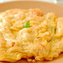 ไข่เจียวกุ้ง ราดข้าว แถมฟรีน้ำพริกกะปิ