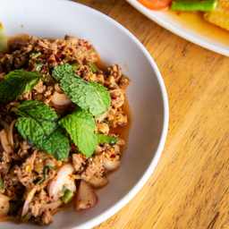 ข้าวหน้าลาบหมูสับล้วน(ไม่มีหนังไม่มีเครื่องใน)