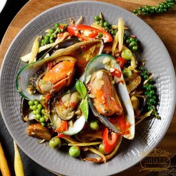 หอยแมลงภู่นิวซีแลนด์ผัดฉ่า