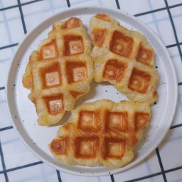 ขนมปังปิ้ง&ครอฟเฟิล (AroiJung croffle&toast)