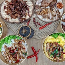 ( ติดนัวร์) ข้าวหมูย่าง,เตี๋ยวปากหม้อ ดรีมแลนด์มาเก็ตหลัง 7-11
