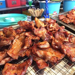 สามชั้นคอ,หน้ากากหมู
