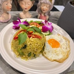 ข้าวผัดเขียวหวานหมู/ไก่