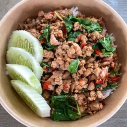 ตามสั่ง&ก๋วยเตี๋ยว&ส้มตำ by สุ