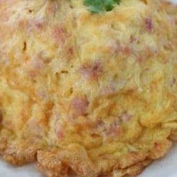 ไข่เจียวแหนม ราดข้าว แถมฟรีน้ำพริกกะปิ