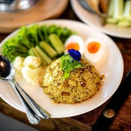 ข้าวผัดไตปลาแห้ง+ไข่ต้มหรือไข่เค็ม