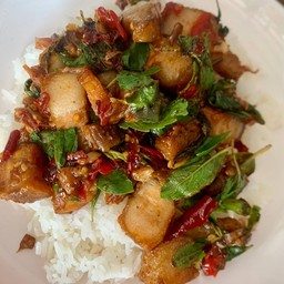 ข้าวผัดกะเพราสามชั้นทอด