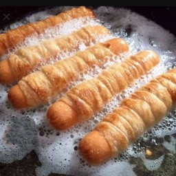 โรตีพันไส้กรอก 4 ชิ้น