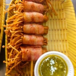 เบคอนพันเห็ดทอด