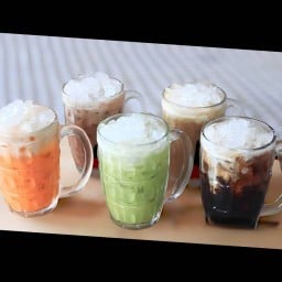 ผู้หญิง ขายน้ำ/อาหารตามสั่ง