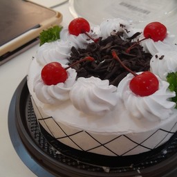 เค้กแบล็กฟอเรส  (Black Forest Cake)