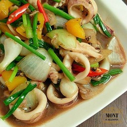 ปลาหมึกผัดพริกสด