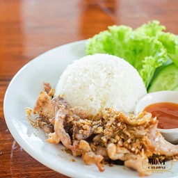 ข้าวราดหมูกระเทียม