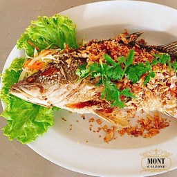 ปลากะพงทอดกระเทียม