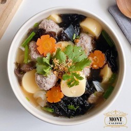 แกงจืดสาหร่ายเต้าหู้หมูสับ