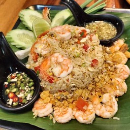 ข้าวผัดพิเศษกุ้ง