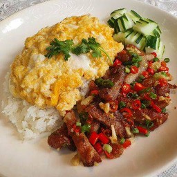 ขัาวไข่ขยี้คอหมูคั่วพริกเกลือ