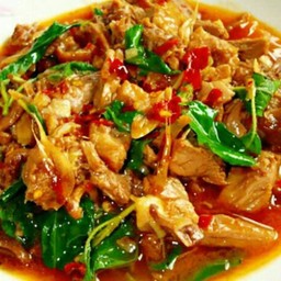 กระเพราเป็ดย่าง   (  ราดข้าว 60 บ)   กับข้าว  80 บ